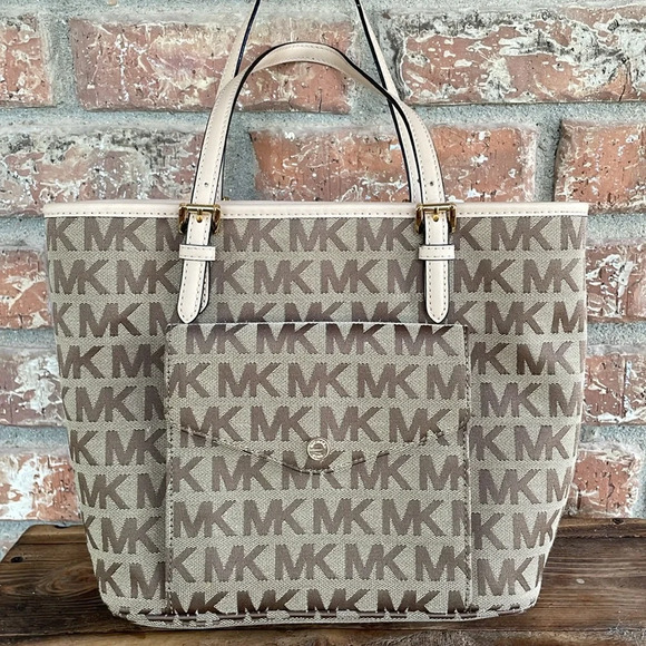 New Michael Kors Bag - Picture 1 of 8